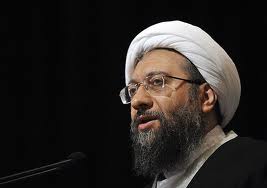 چرا در مقابل قانون اساسي ايستاده‌ايد و با فرافکني عليه قواي ديگر از پذيرش آن شانه خالي مي‌کنيد
