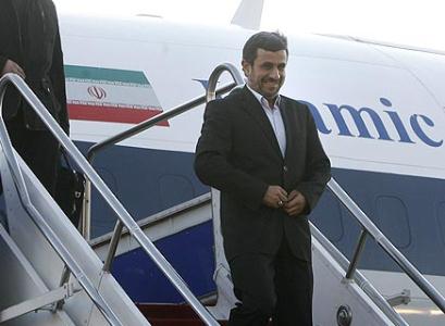 احمدی نژاد دقایقی پیش وارد استان هرمزگان شد
