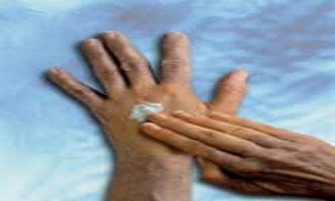 با استفاده از کرم های مرطوب کننده خشکی پوست را برطرف کنید