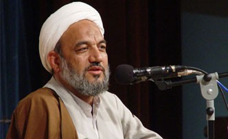 حجت‌الاسلام آقاتهراني از غرفه باشگاه خبرنگاران بازديد كرد