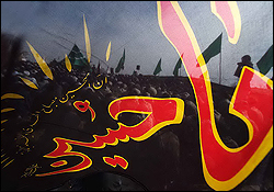 نصب بزرگ‌ترین پرچم‌عزای کشور در دزفول