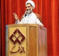 امام جمعه شهركرد: كتاب های فاخر با موضوع دفاع مقدس حمایت بیشتری شوند