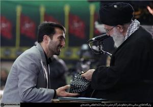اهدای مدال جهانی جودو توسط ورزشکار بسیجی همدانی به رهبر انقلاب
