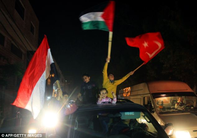 برگزاري راهپيمايي در غزه به مناسبت پيروزي در جنگ 8 روزه