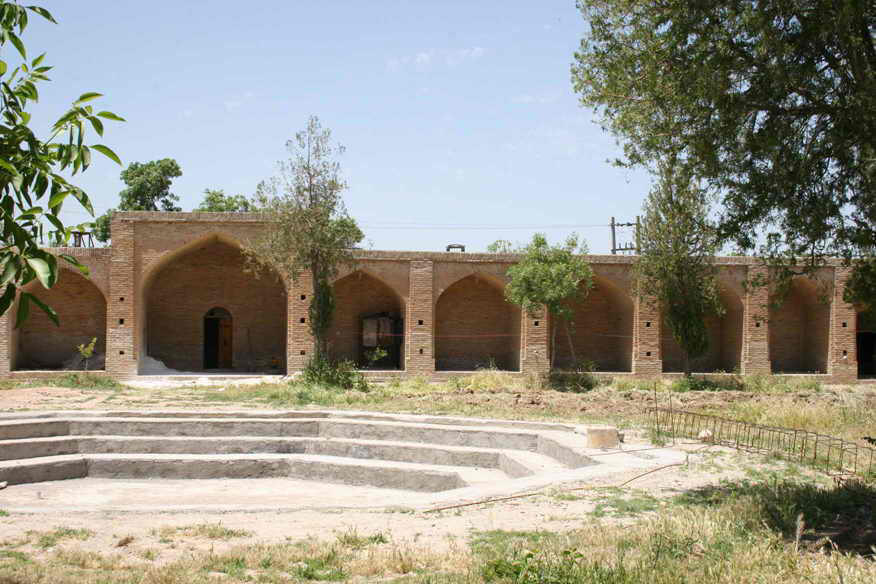 آغاز مرمت کاروانسرای گویجه بل درشهرستان  اهر