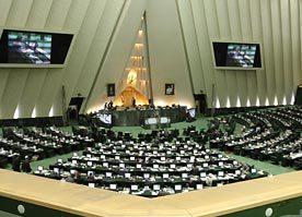 تردد مکرر نمایندگان در صحن علنی زیبنده نمایندگان و مجلس نیست