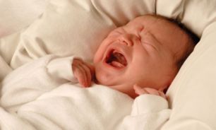 بچه بد قلق را به این شیوه بخوابانید