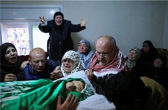خانواده شهيد فلسطيني: ادعاي رژيم صهيونيستي "ساختگي" است