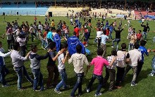 خوشحالی مردم از میزبانی شهرشان/دو هزار نفر در ورزشگاه دورود حاضر شدند