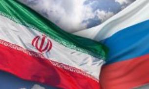 پهلوگيری ناوشکن روسی در سواحل جنوبی ایران