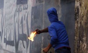معترضان مصری٬ دفاتر حزب مرسی را به آتش کشیدند