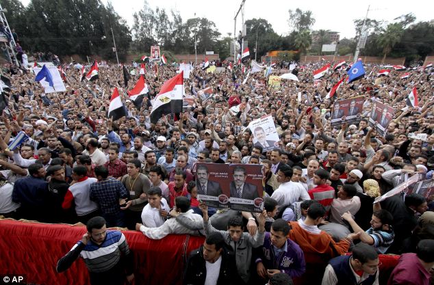 ادامه اعتراضات علیه  افزایش اختیارات رئیس‌جمهور در مصر