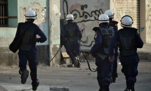 حمله پليس بحرين به تظاهرکنندگان با گاز اشک‌آور