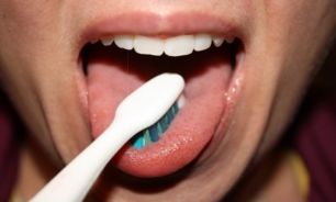 اصل تمیز کردن دندان ها به وسیله مسواک است نه خمیر دندان