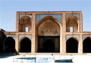 مسجد جامع قم مکانی با معماری باستانی