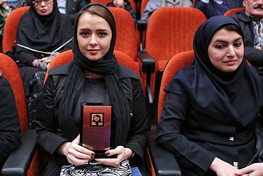 "ترانه علیدوستی" از پروین اعتصامی جایزه گرفت
