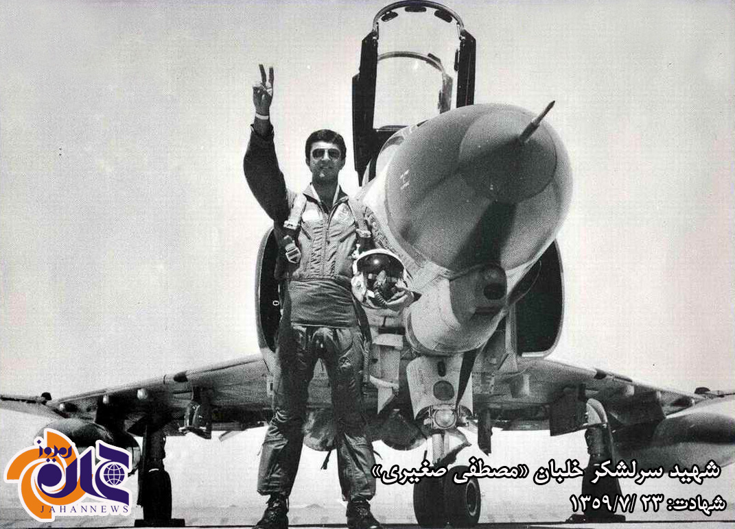مصطفی با علامت پیروزی /عکس
