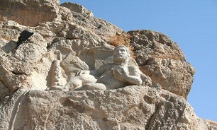 هركول تندیسی تراشیده شده در دامنه کوه بیستون