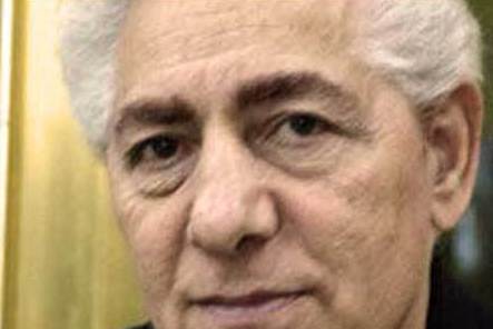 بارها چادر سر کردم/شيريني خامه‌اي‌هاي عيد عجيب جلب نظر مي‌کرد