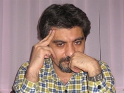 "رسوایی" نقطه ی شروع "ده نمکی" در فیلمسازی است/کارگردان در گره گشایی داستان سهل انگاری می کند