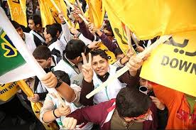 یکی از تسخیرکنندگان لانه جاسوسی به دنبال رابطه با آمریکا/ موسوی خویینی ها : مگر 13 آبان امسال را ندیدید؟!