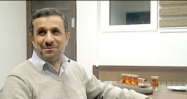 ملاقا‌ت‌های مردمی احمدی‌نژاد ادامه دارد