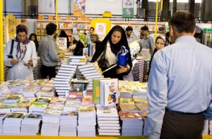 حضور آیت اله خزعلی و معاون وزیر فرهنگ  در نمایشگاه کتاب شیراز