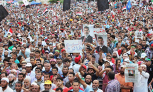 طرفداران مرسی مقابل دادگاه محاکمه وی تظاهرات كردند
