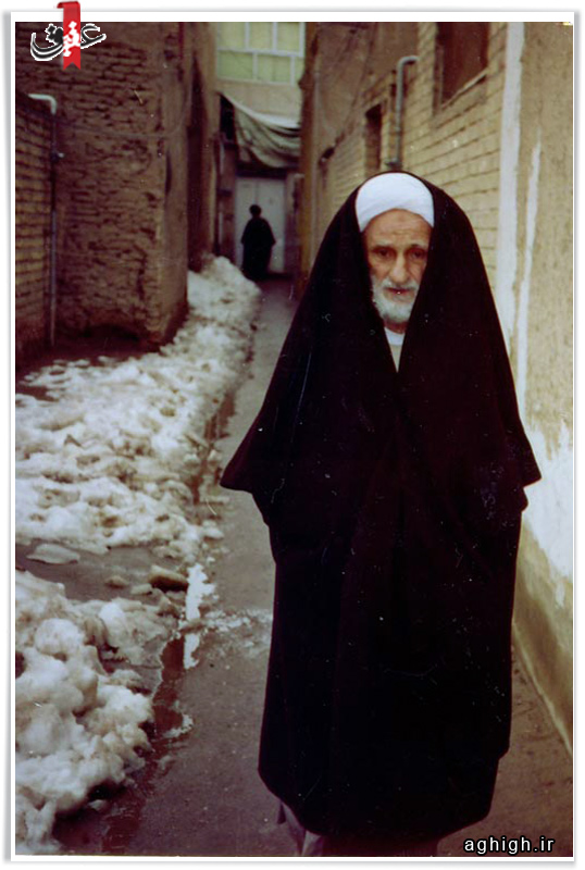 عکس/ آیت الله بهجت در سرمای زمستان