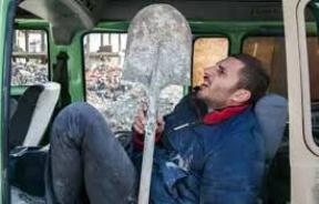 هوشمند ورعی "باران موش" را با پایان "افق عمودی است" آغاز می‌کند