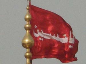 پرچم بارگاه ملکوتی امام حسین (ع) مهمان مردم سیریک