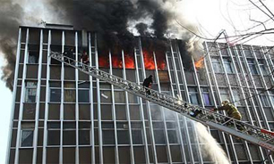 تصاویر دلخراش از حادثه آتش سوزی در کارگاهی در جمهوری + فیلم