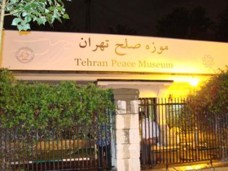بازدید اساتید بسیجی استان تهران از "موزه صلح" به مناسبت دهه فجر