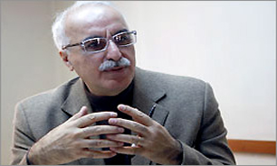 برپایی جشنواره تئاتر فجر به این شکل تئاتر زدگی را در پی دارد