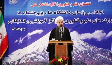 نه معدودیم، نه بی‌سواد ولی به توافق ژنو نقد داریم/ با حضور در دانشگاه در مورد توافق ژنو پاسخ دهید