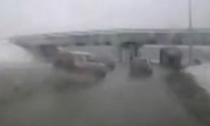لحظه برخورد شدید دو خودرو + فیلم