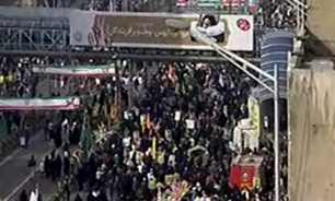 حضور گسترده مردم در خیابان‌های منتهی به میدان آزادی + فیلم