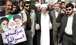 حضور آیت‌الله مکارم شیرازی در جمع راهپیمایان 22 بهمن