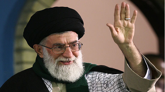 با تمام وجود خود را برای عرصه "جنگ نرم" آماده کنید/ افق‌های روشنی در مقابل شما جوانان قرار دارد