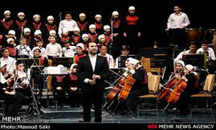 گروه کر آرپا به زبان فارسی و ارمنی برنامه اجرا می‌کند