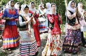راه پیمایی با لباس های محلی گیلان