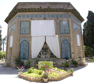 کلاه فرنگی سورمق از آثار زیبا و تاریخی دوران قاجار در فارس