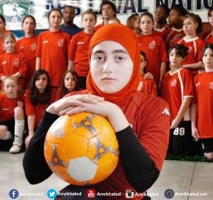 دختری که با سرسختی حجاب را حق خود دانست+عکس