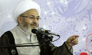 با روزنامه‌های هتاک برخورد قاطع شود