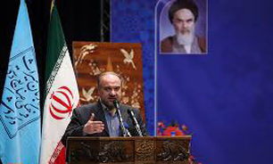 اهدای "چکمه‌ی سفید" به معاون رئیس جمهور/ درد مشترک محیط زیست و میراث فرهنگی
