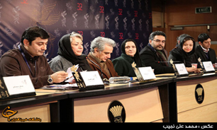 گروه پرستاره قصه‌ها روی سن