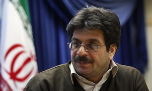 حفظ و گسترش زبان فارسی به افراد متعهد سپرده شود