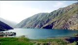 دریاچه گهر همچون نگینی بر دامن اشترانکوه