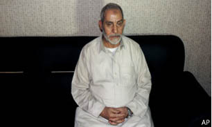 محاکمه "محمد بدیع" به تعويق افتاد/ برگزاری تظاهرات در حمایت از اخوان‌المسلمین در دانشگاه عین شمس قاهره