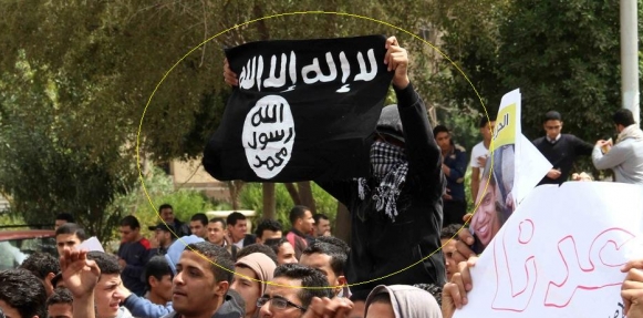 اهتزاز پرچم القاعده در الازهر+عکس